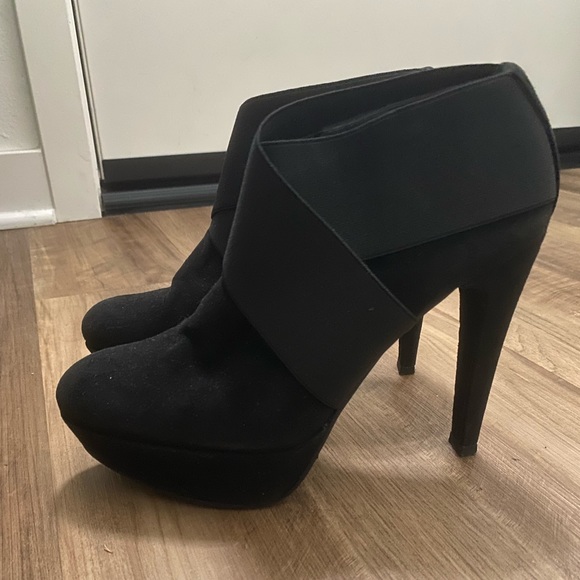 Stuart Weitzman Kilgore Boot - Picture 2 of 5